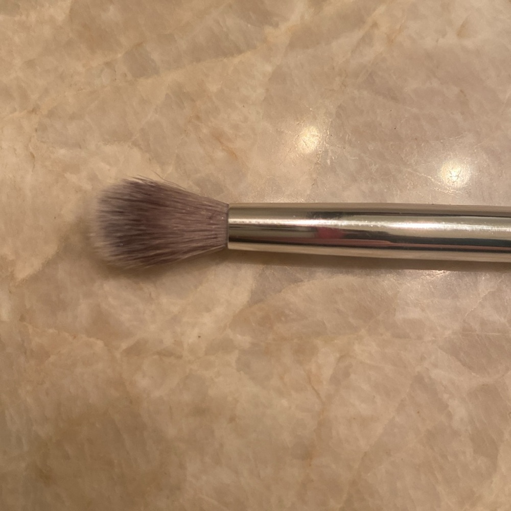 Eye makeup brush